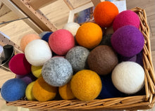 Load image into Gallery viewer, Friendsheep Wool Dryer Balls
