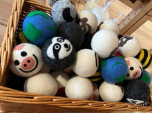Load image into Gallery viewer, Friendsheep Wool Dryer Balls
