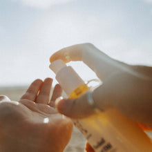 Load image into Gallery viewer, Milky Facial Cleansing Oil

